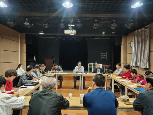 襄陽(yáng)市群眾藝術(shù)館組織召開(kāi) 第十屆諸葛亮文化旅游節(jié) 百場(chǎng)群文展演 合同簽訂會(huì)議