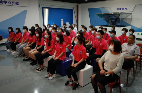 公寓管理中心組織宿管老師及部分住宿生到天津市機電工藝技師學(xué)院安全體驗中心參觀學(xué)習(xí)